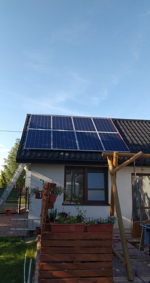 Dach budynku z fotowoltaiką EkoEnergia Polska - Kielce