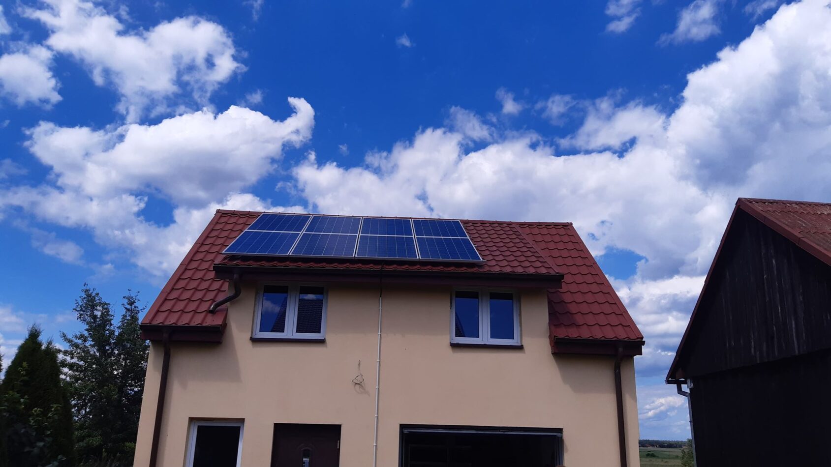 Dach budynku z fotowoltaiką EkoEnergia Polska - Kielce