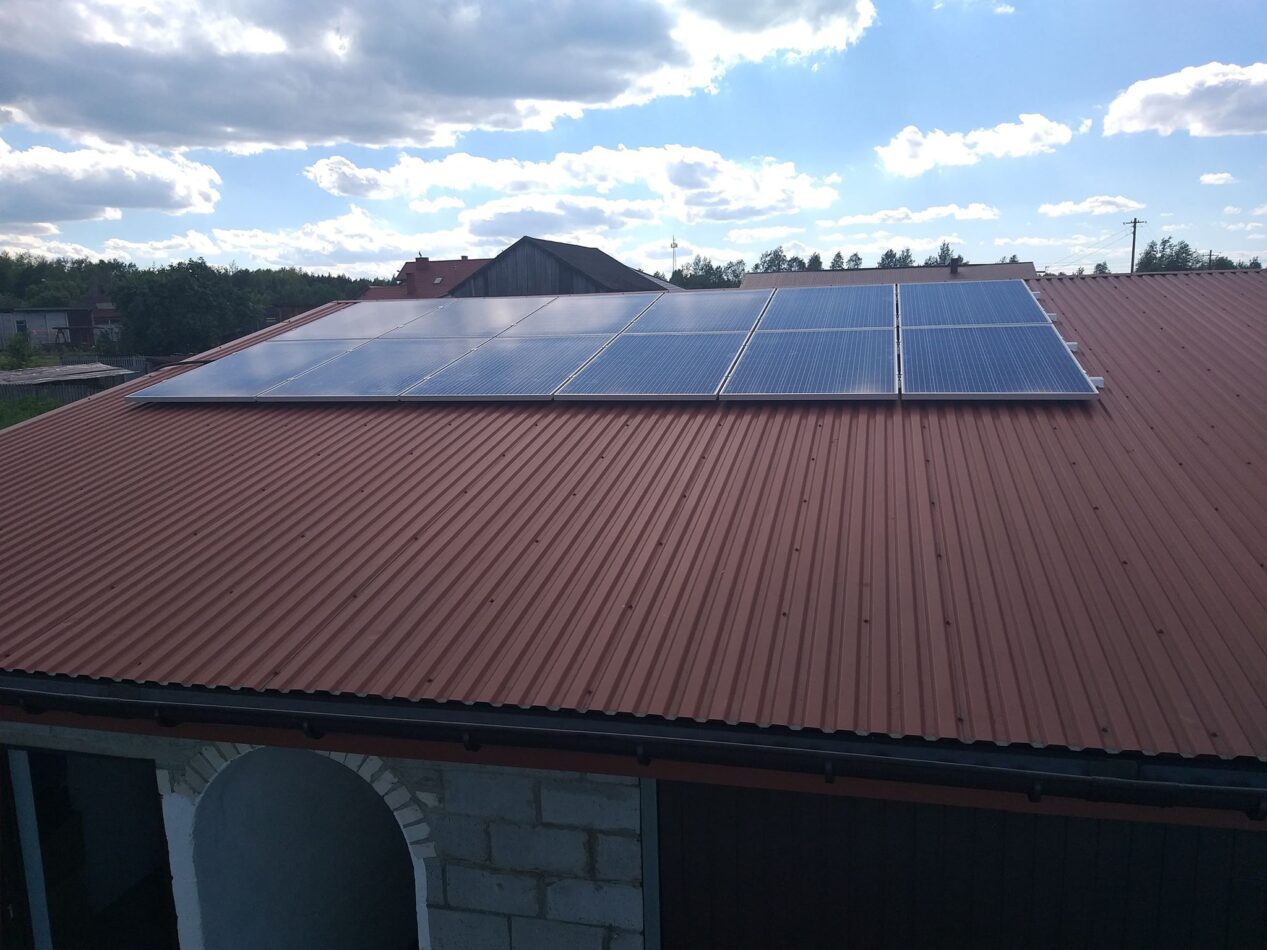 Dach budynku z fotowoltaiką EkoEnergia Polska - Kielce