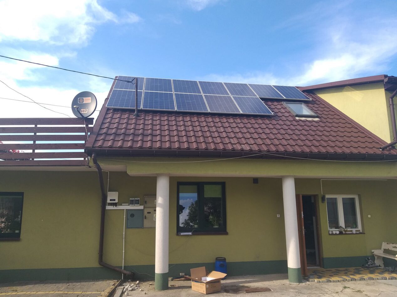 Dach budynku z fotowoltaiką EkoEnergia Polska - Kielce