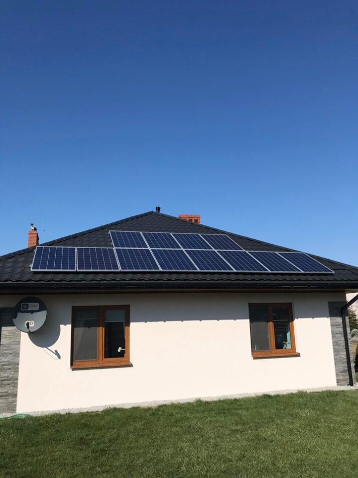 Dach budynku z fotowoltaiką EkoEnergia Polska - Kielce