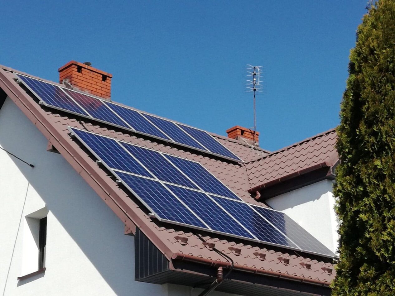 Dach budynku z fotowoltaiką EkoEnergia Polska - Kielce