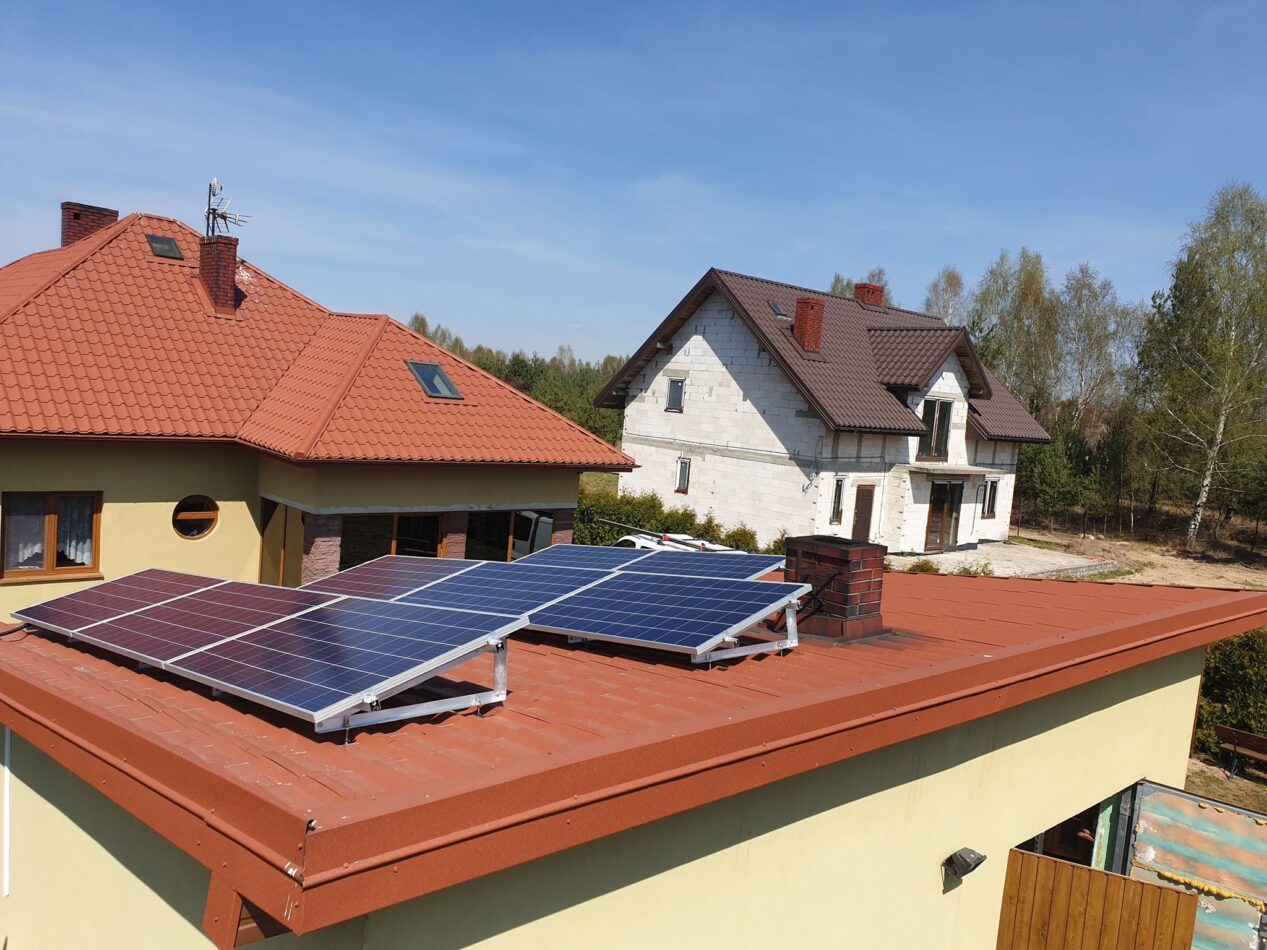Dach budynku z fotowoltaiką EkoEnergia Polska - Kielce