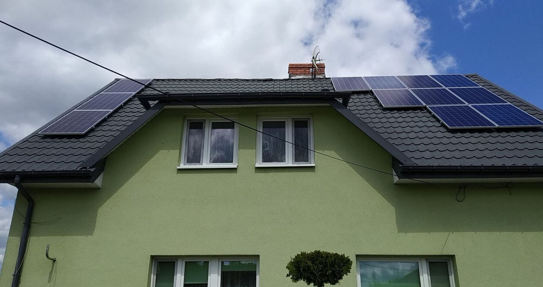Dach budynku z fotowoltaiką EkoEnergia Polska - Kielce