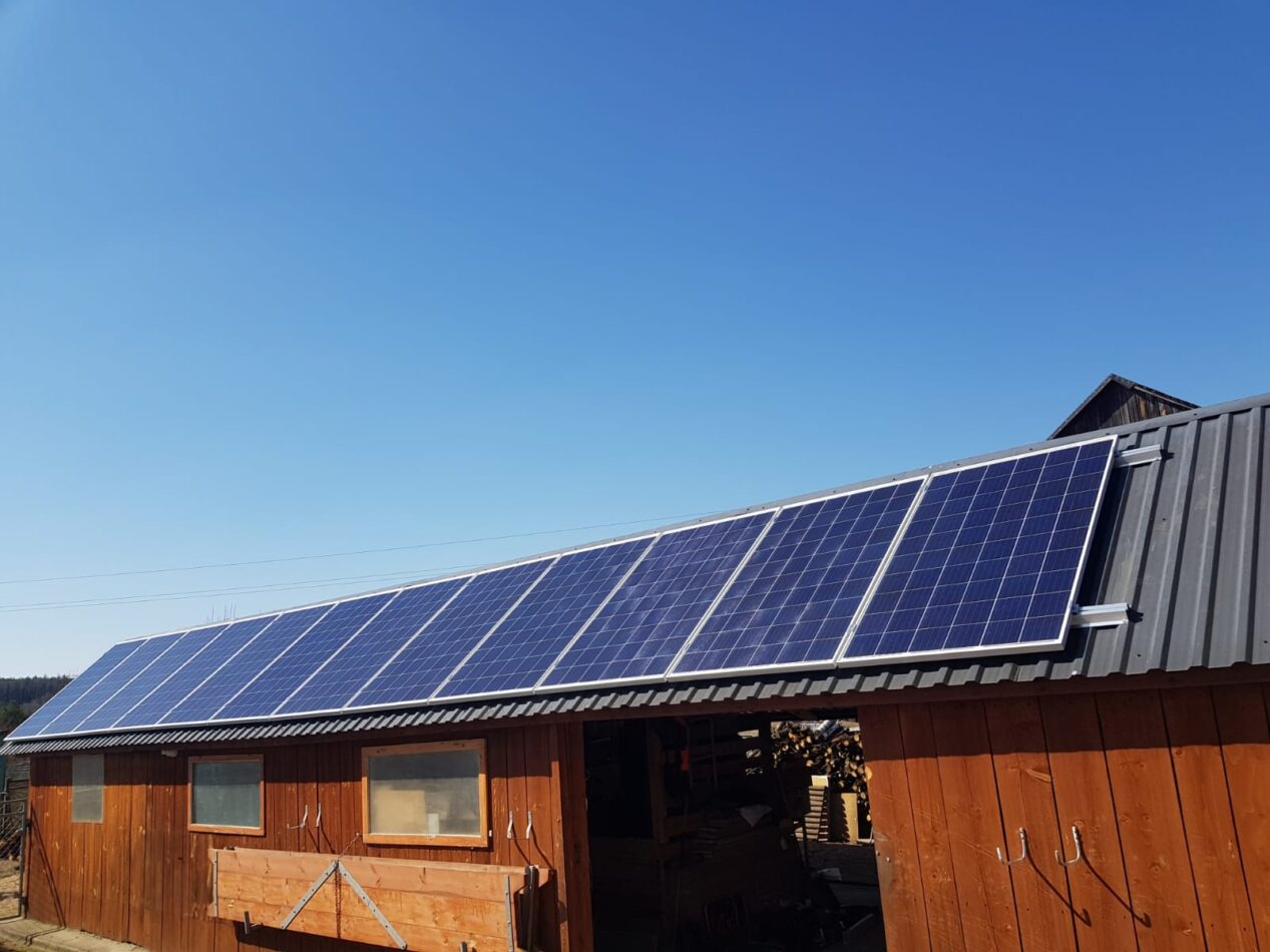 Dach budynku z fotowoltaiką EkoEnergia Polska - Kielce
