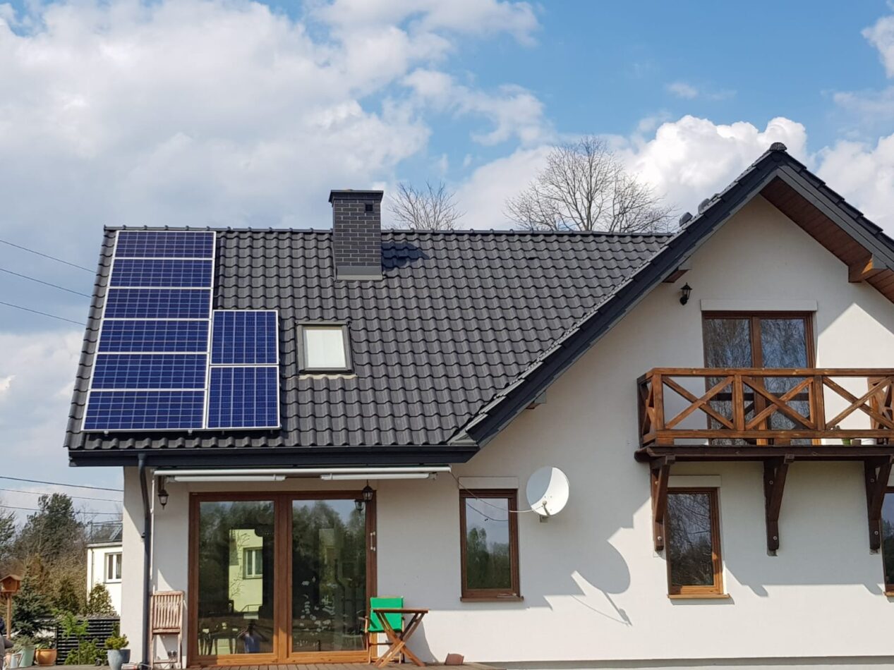 Dach budynku z fotowoltaiką EkoEnergia Polska - Kielce